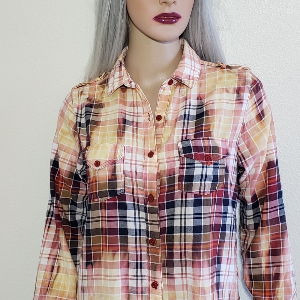 SALE Custom buttonup size small - Picture 5 of 9